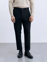 快適でシワになりにくいストレートカジュアルパンツ【ベージュ・中腰・シンプルデザイン】