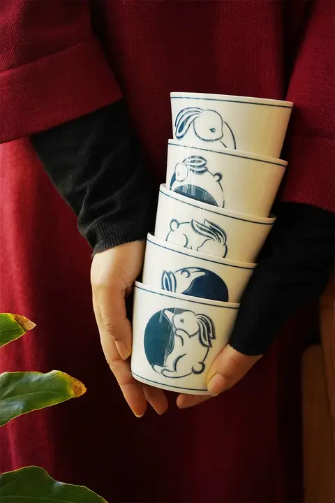 可愛らしいデザイン！ウサギ型マグカップ【コーヒー・ギフトに最適】