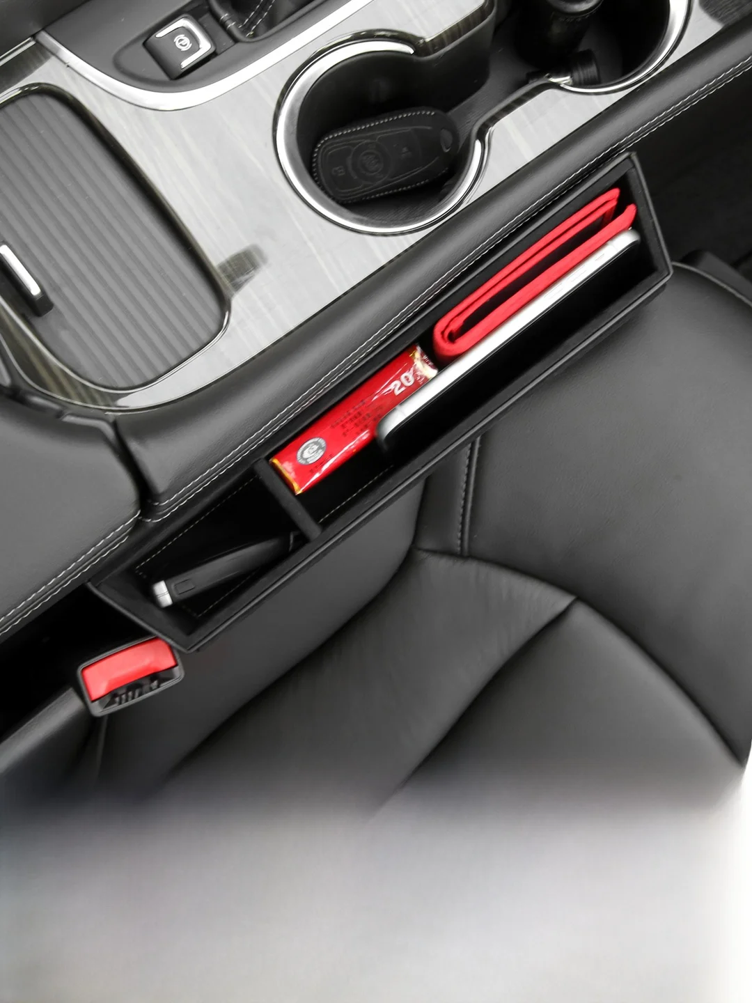 車載用間隙収納ボックス Fanxi-ZW2：座席隙間にフィットする実用性とデザインのバランス