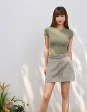 ボディにフィットするショート袖Tシャツ【ウエストシェイプ・夏用・女性用】