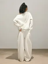 斜め肩デザインの米白色スウェットシャツ【極上の柔らかさ・快適な通気性・アメリカンカジュアル】（セットアップ対応）