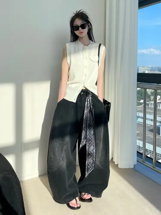 混合素材の高級感あるノースリーブセーター【メリノウール・ラウンドネック・レディース】