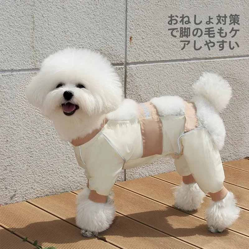 犬用防水パンツ：小型犬の散歩時における汚れ防止と四足タイプの実用性