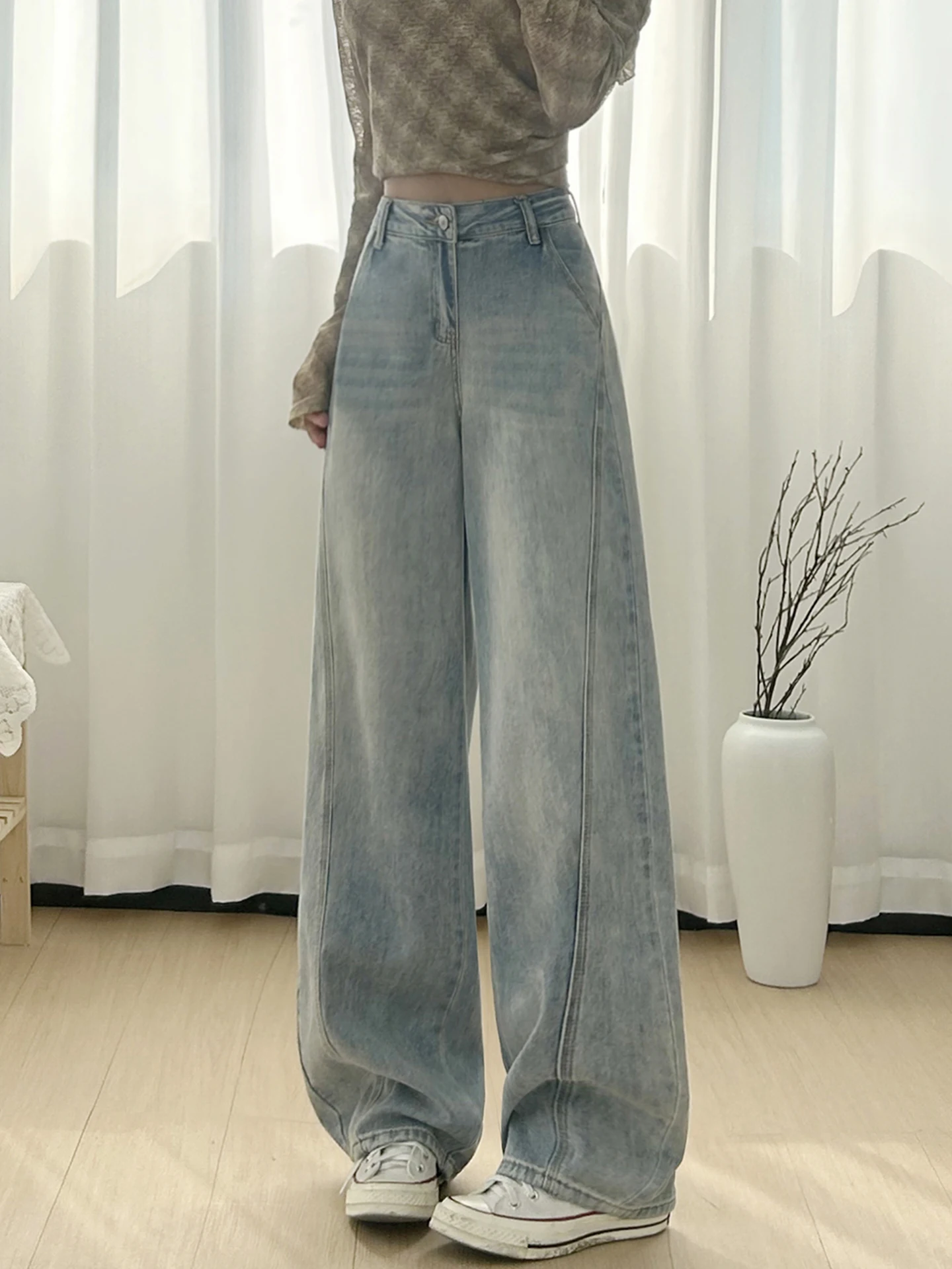春に最適！浅色の広めのストレートデニムパンツ【女性用・小柄対応・ゆったりとしたシルエット】