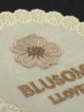 ハンドメイド粘着花柄楕円形ゴールド糸刺繍布【可愛いレース装飾用】