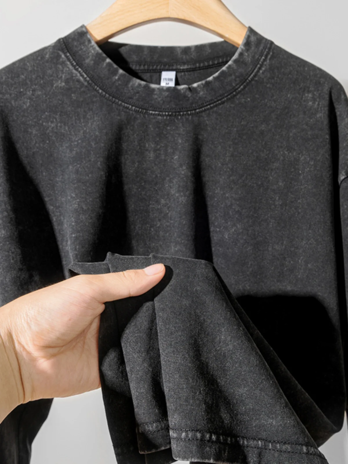 ヴィンテージ加工 スウェットとは？水洗加工ブラックコットンTシャツの実際の特徴と使い方
