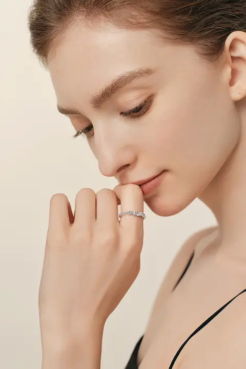 女性用 蔓延るデザインのリング【個性的なデザイン・高級感あり】（セットアップ対応）