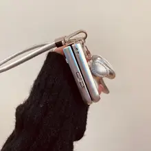 ファッショナブルなクリエイティブデザインの携帯電話ケース【複数モデル対応・持ち運び用ストラップ付き】