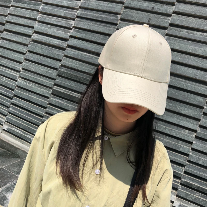 ベージュのハードトップキャップ：ユニセックス向けの夏用シンプルデザインが実用性を実証