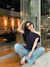 デザイン性のあるタイトフィット肩出しTシャツ【夏用・ネイビーカラー・ショートスリーブ】