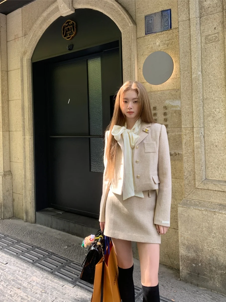 レトロな美ラー  ドウールコートとショートスカートセット：オールドファッションの本質を再現