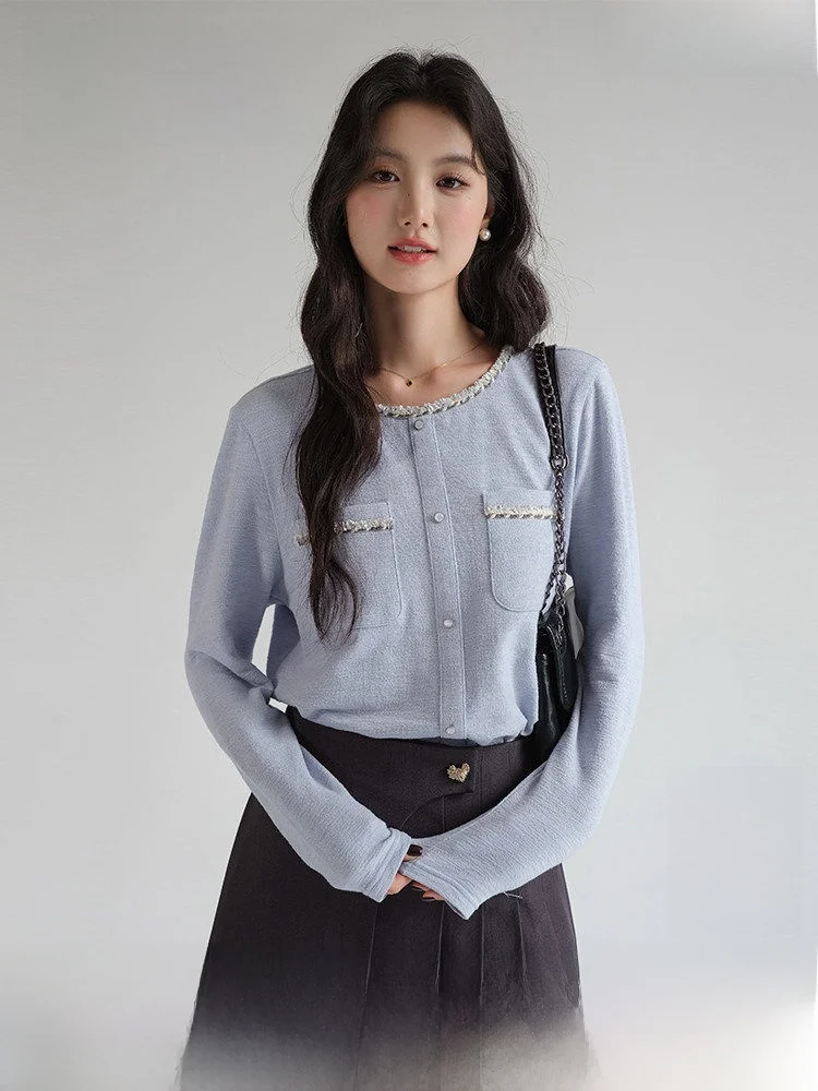 エlegantな長袖Tシャツ：コットン混紡素材で通勤シーンに最適なカジュアルスタイル