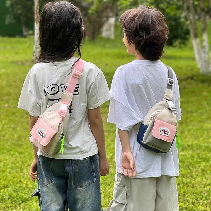 カラフルなデザインの子供用胸ポーチ【男女兼用・アウトドア・スリングバッグ】