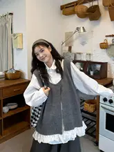 グレーのクルーネックニットベスト【長袖シャツ・春用・ハイウエストワイドパン  ツ・ボトムス】（セットアップ対応）
