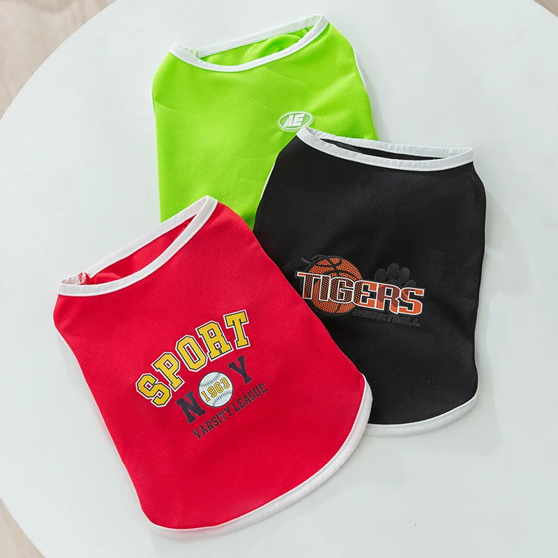hipidog 夏用薄手犬服：运动风背心专为小型犬设计