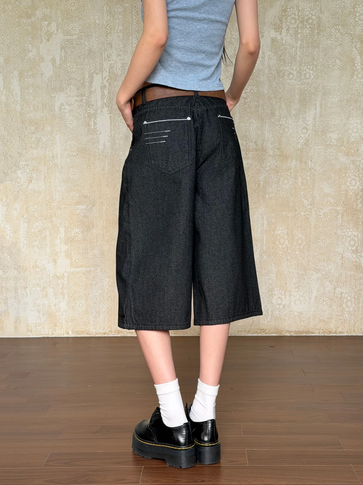 ビンテージ風デニム七分丈パンツ：70年代ファッションのスタイルを現代に再現