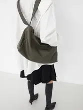 大容量の柔らかいショルダーバッグ【肩掛け・斜め掛け対応】