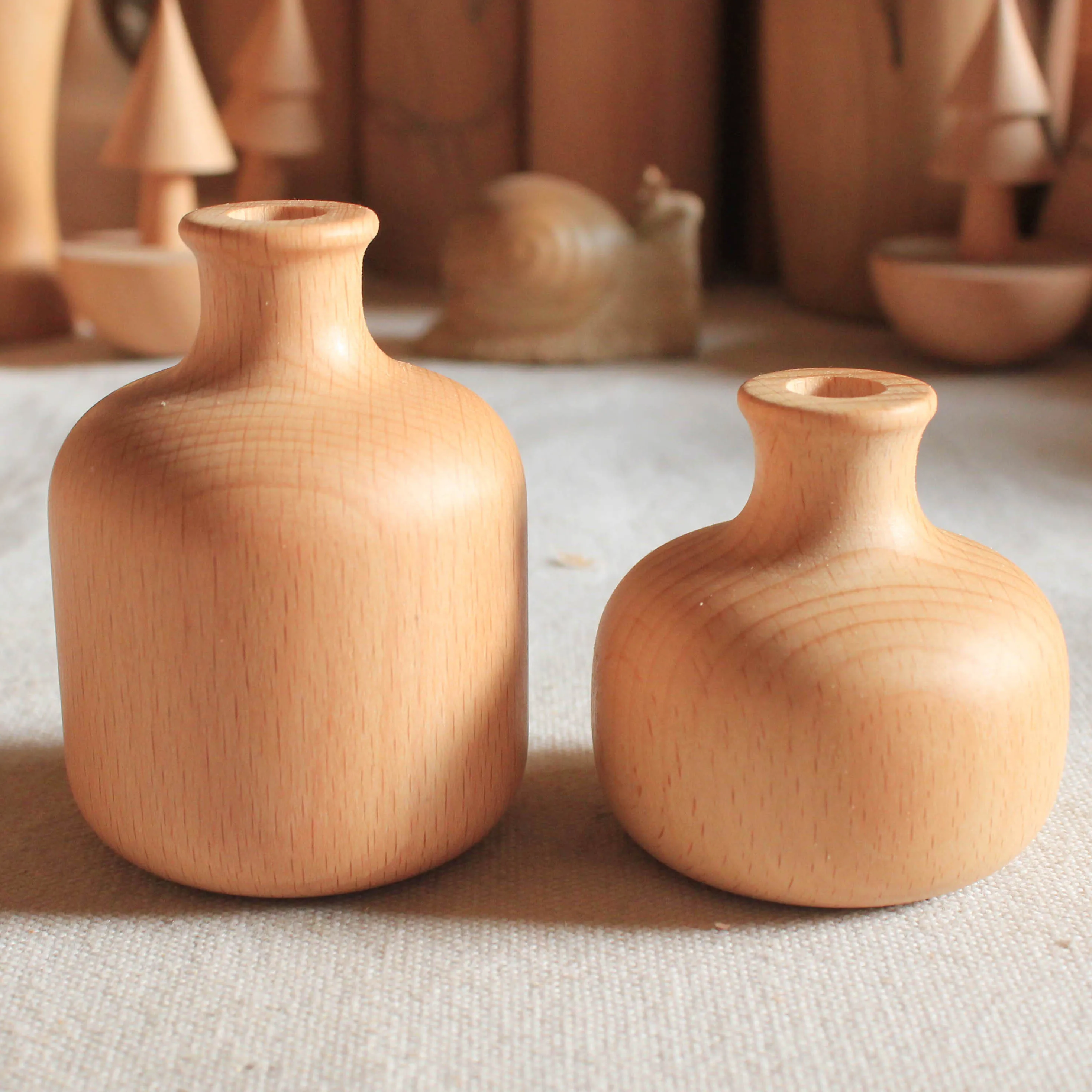 韓国インテリアを再現｜カフェ風部屋の作り方　無垢材花瓶で空間の温かみを実現