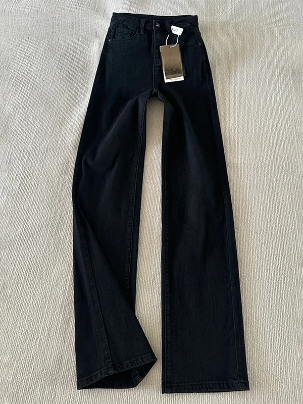40代の女性にぴったりな黒パンツは、どう選ぶ？