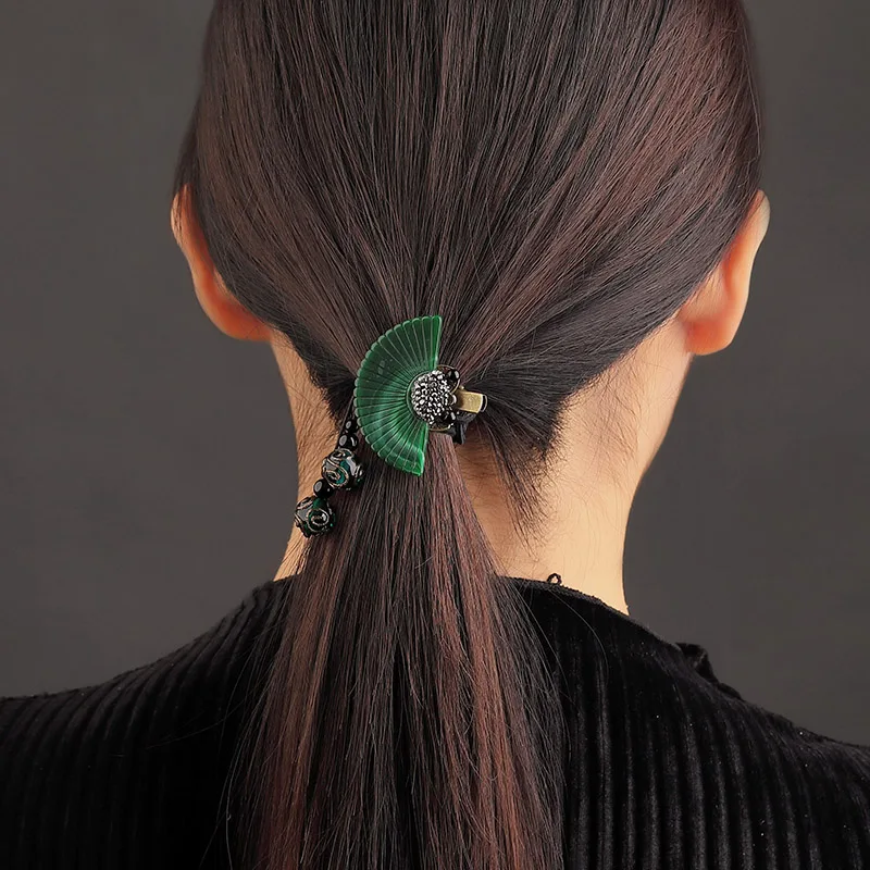 優雅な古風緑色ヘアクリップ：中式ヘアアクセサリーの復古デザインと実用性