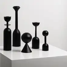 シンプルなデザインの黒い木製キャンドルスタンド【アンティーク風・インテリア装飾用】