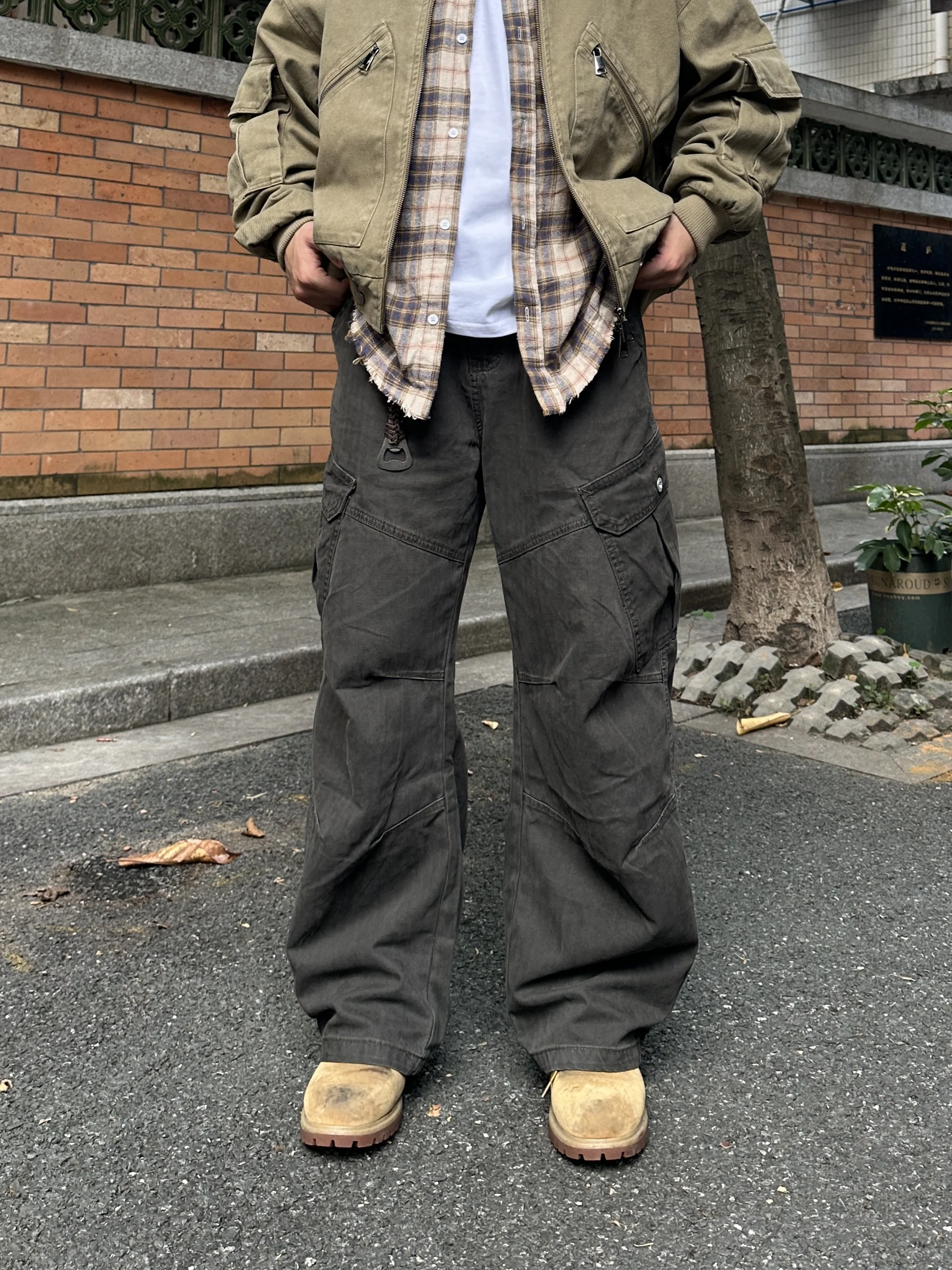 かっこいいズボン メンズ どう選ぶ？アメリカンビンテージ風のワイドレッグ工装パンツが解決するリアルな悩み