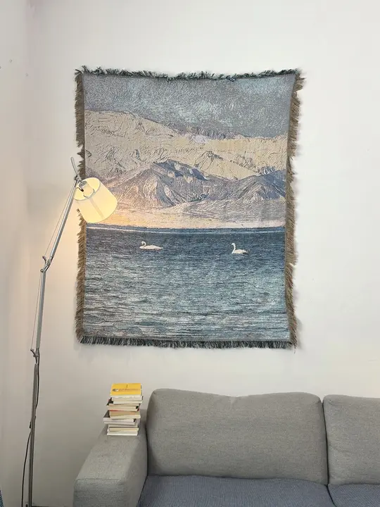 雪山と白鳥の風景タペストリー【クリームカラー・インテリア装飾用・ソファカバー・毛布】