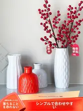 新年を祝い飾る！赤い发财果と冬青の造花アレンジ【テーブルデコレーション用・手作り装飾】