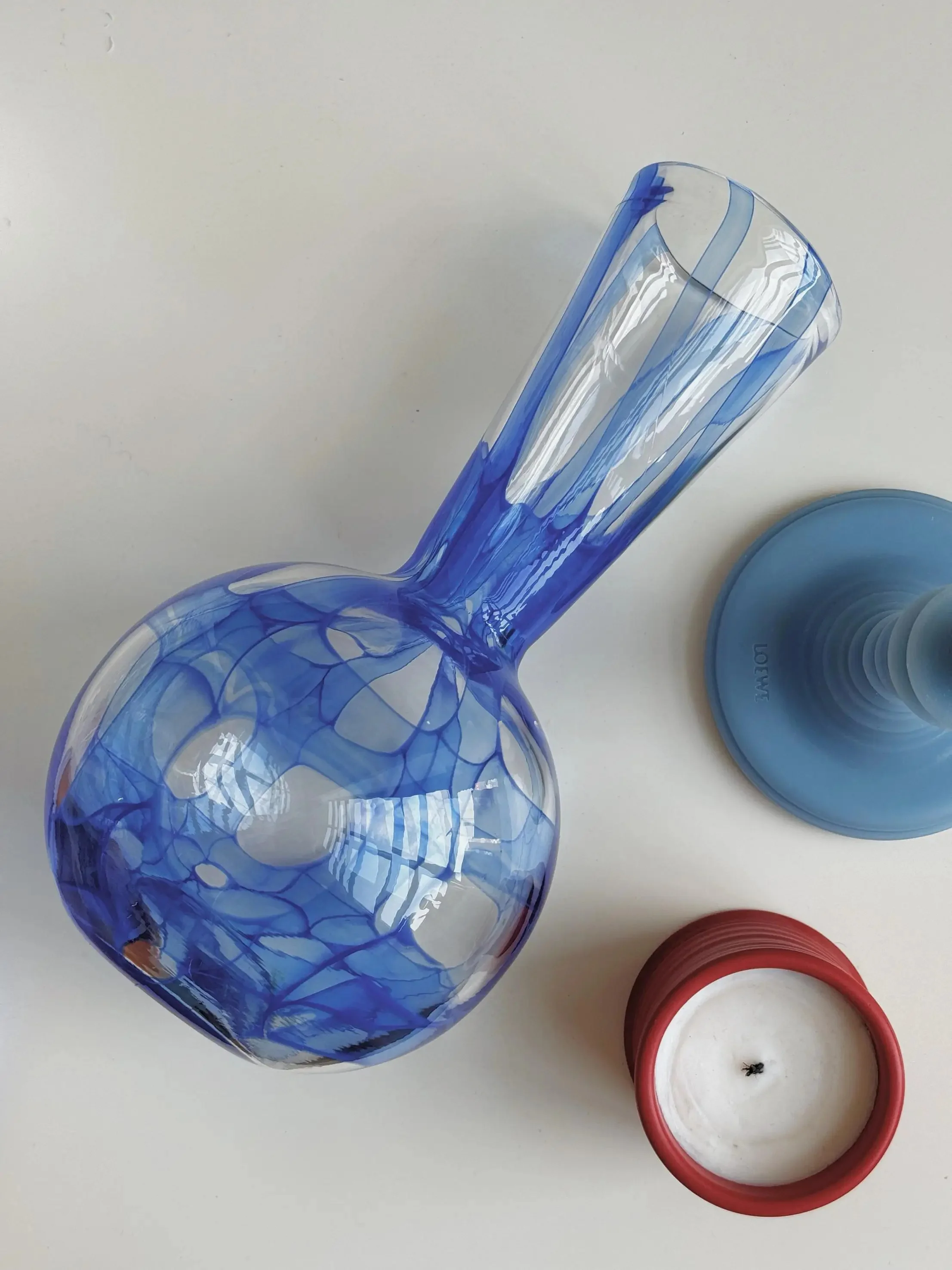 花瓶 デスクフラワー ガラス 波浪模様 手作り 重厚感：波紋デザインの台面花瓶が実際どうなのか