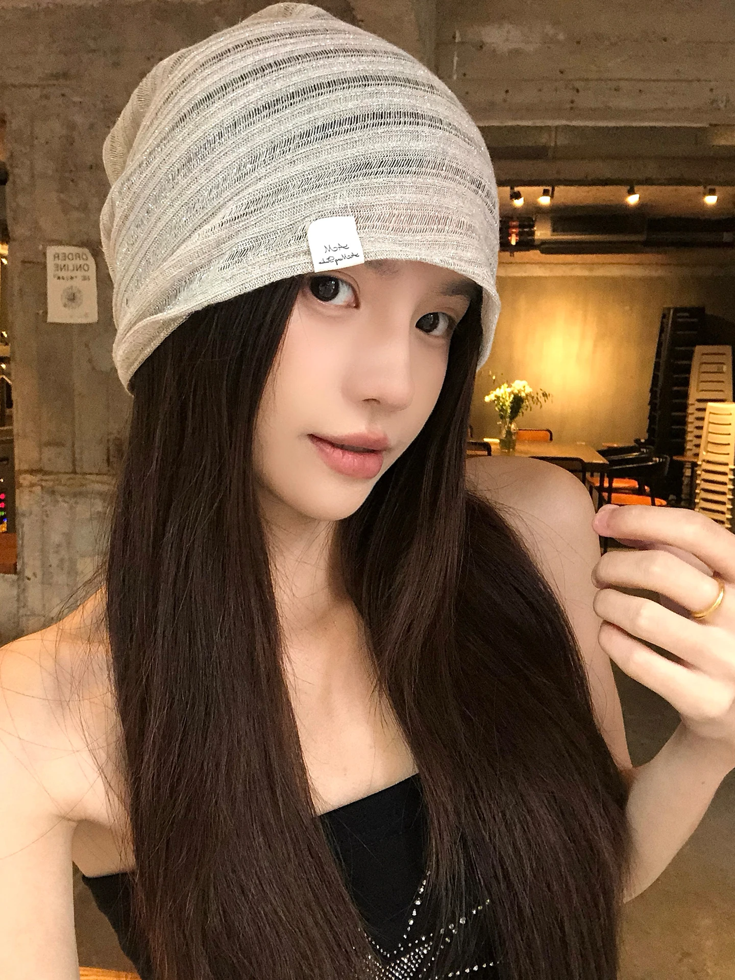 透け感のある薄手メッシュキャップ：春夏季の通気性とゆったりフィットを実現