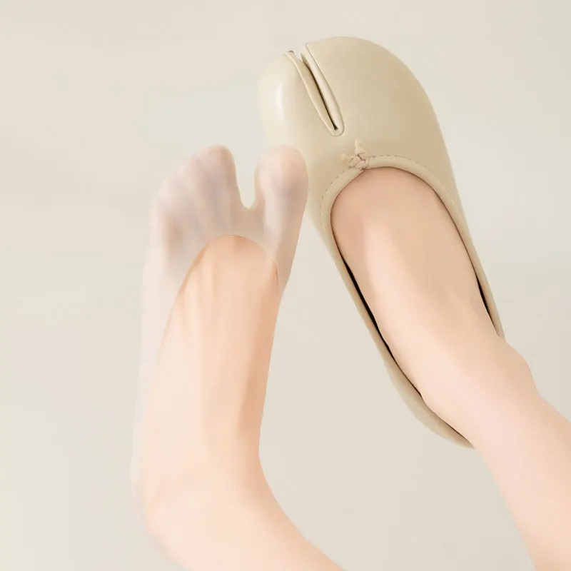 足の裏が冷えるのはなぜ？冷えピタに代わる、夏の足元ケアに最適なアイテムとは？