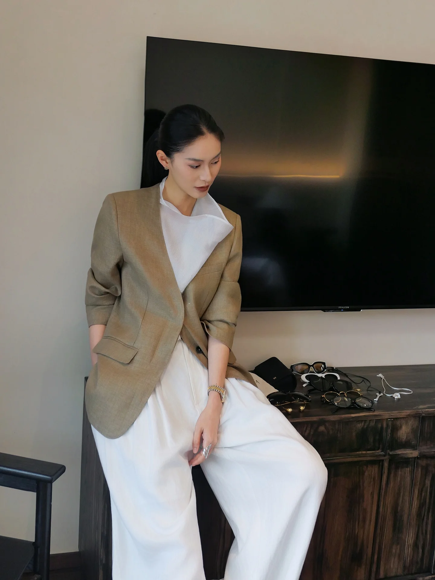 透け透け服は本当にセクシーなのか？その本質と、日常に溶け込む方法