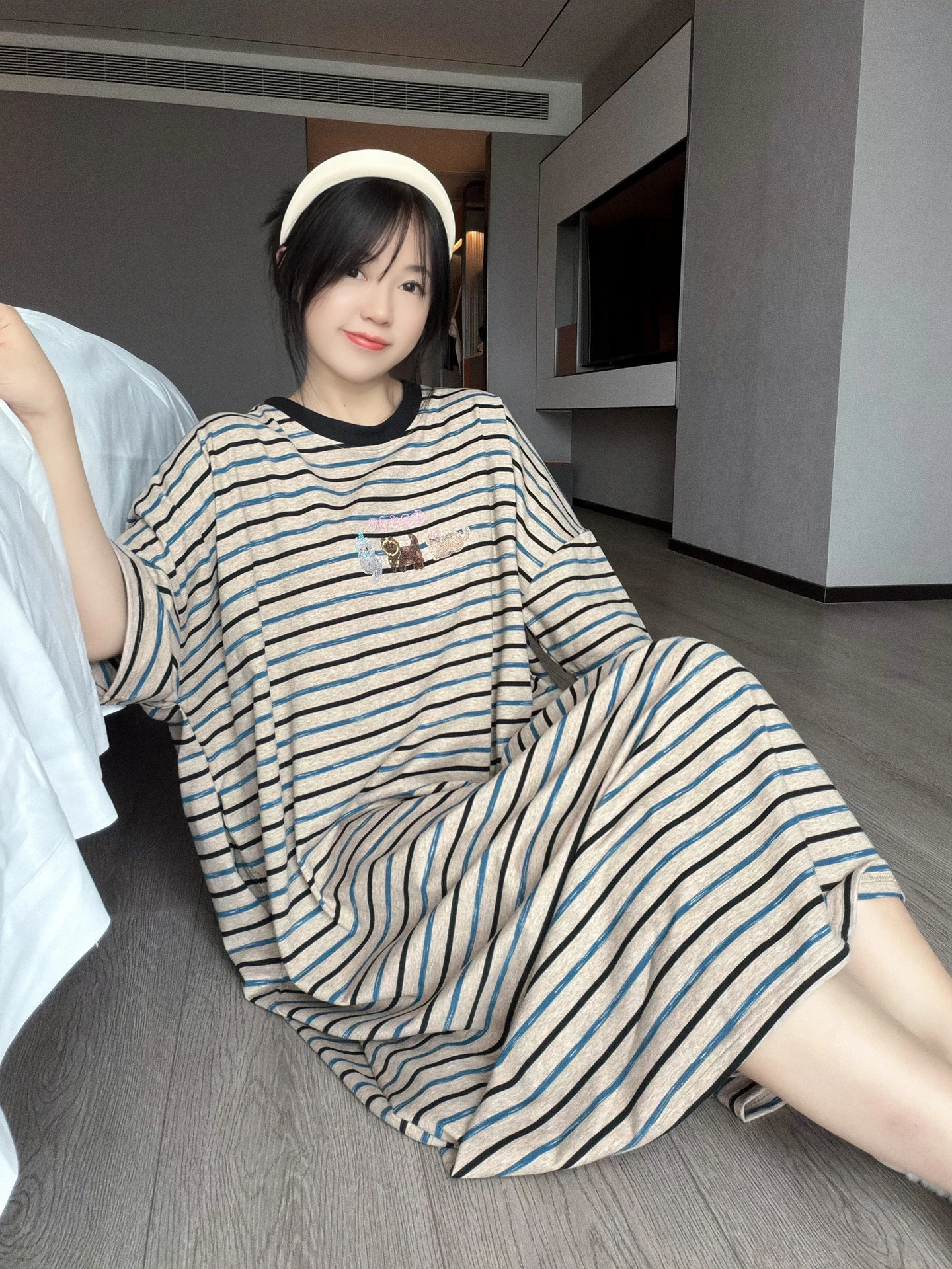 ストライプ柄半袖コットンナイトドレス：夏用ロングスタイルのマタニティ対応デザイン解析