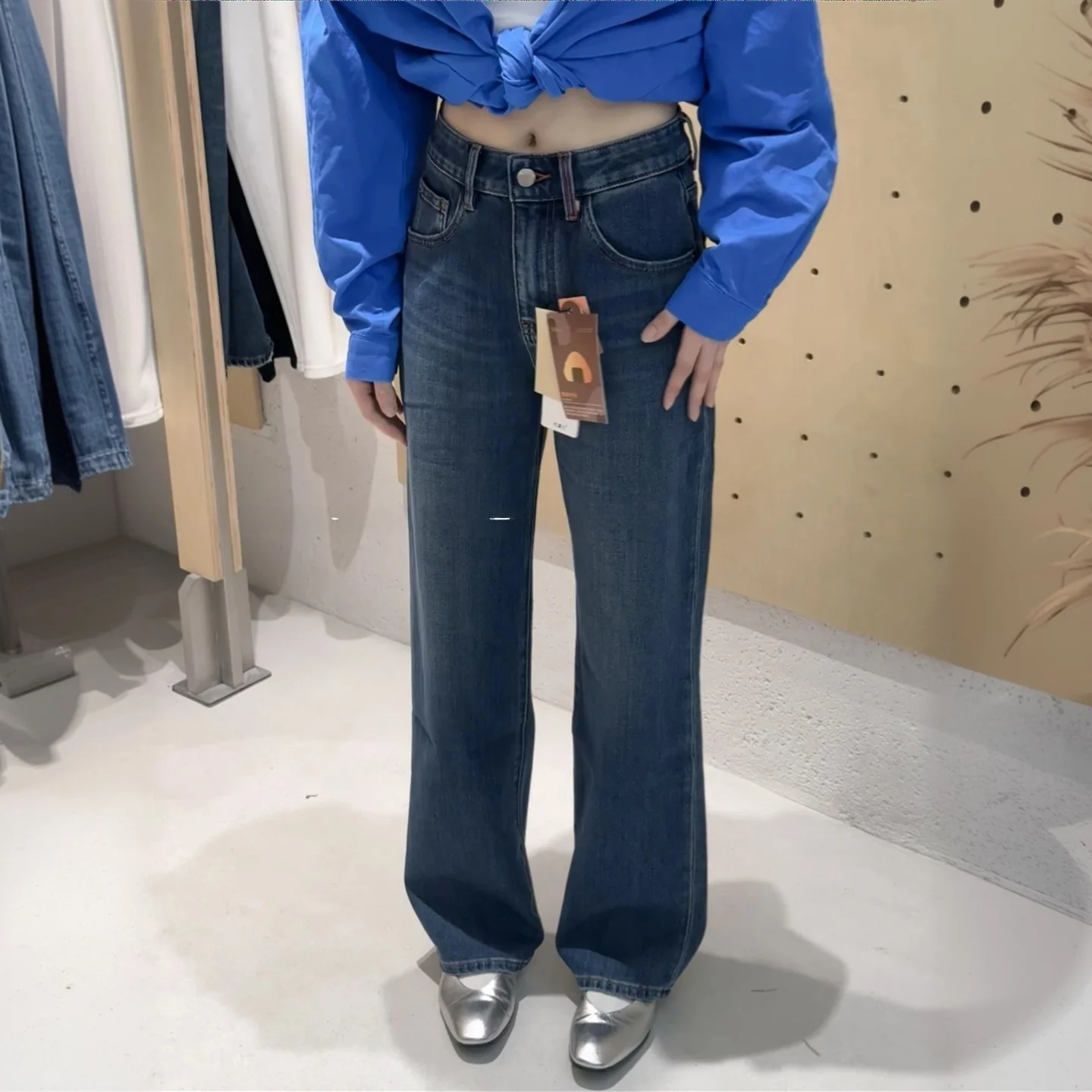 代嘉儿高腰デニムパンツ：女性向けスリムフィットの秋シーズン最適選択