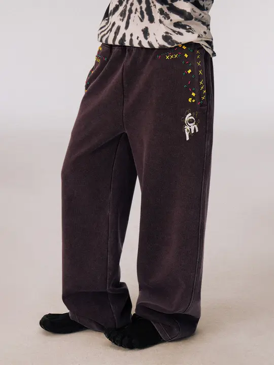 ジャマイカ刺繍デザインのスウェットパンツ【極上の柔らかさ・カジュアルスタイル】（セットアップ対応）