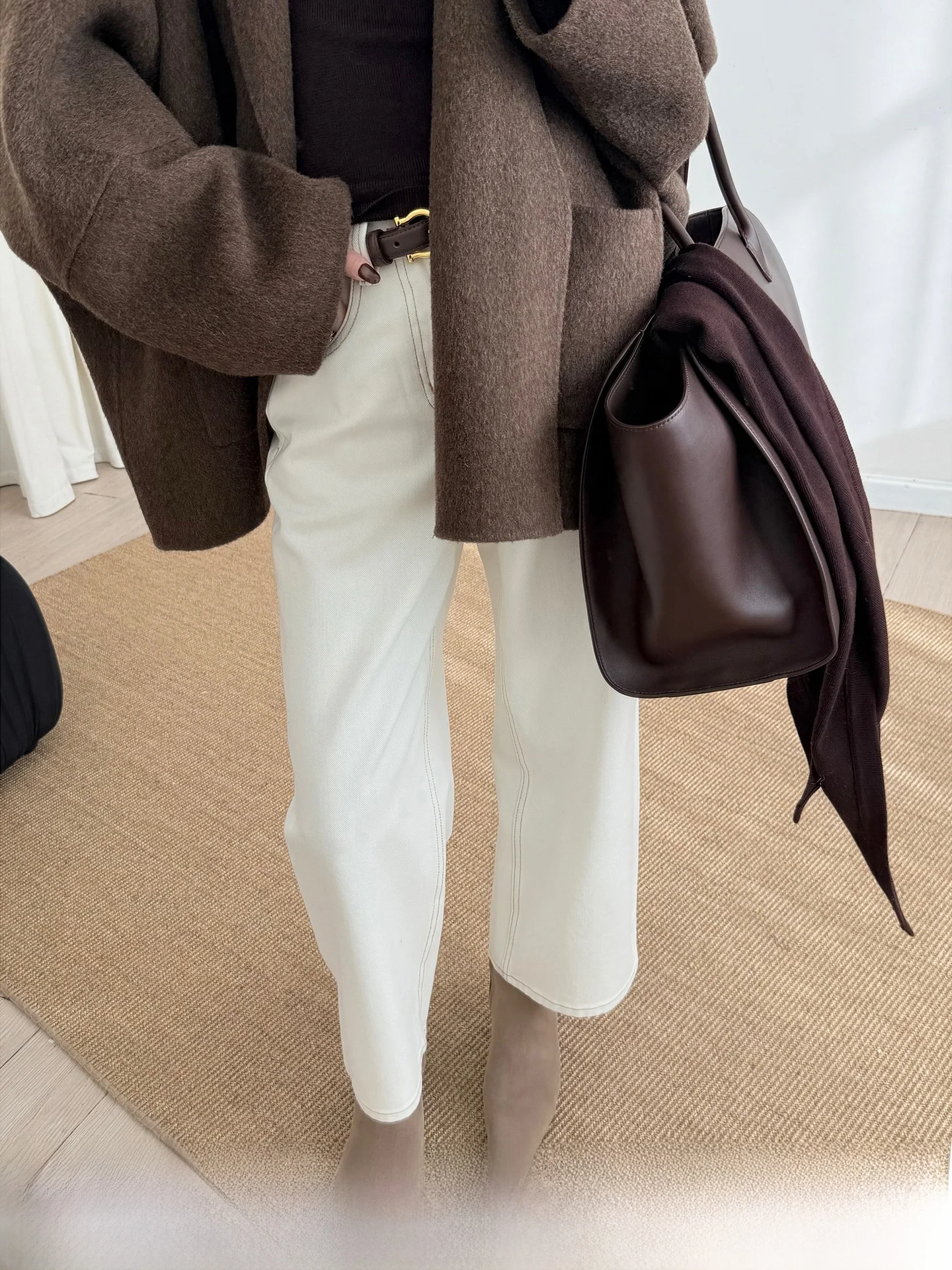 50代の冬に着るデニムパンツは、どう選ぶ？