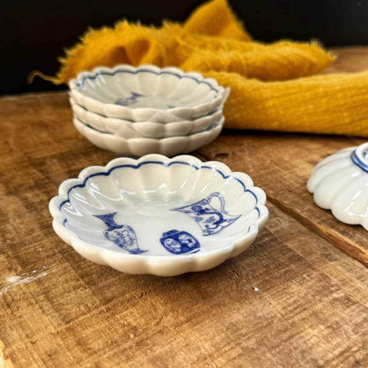 青花模様の陶製小皿：日式デザインで家庭用醤油皿としての実用性を検証