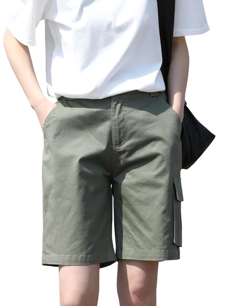 デニム コーデの基本ルールとは？｜カーキ色ワークショートパンツによる春のスタイル