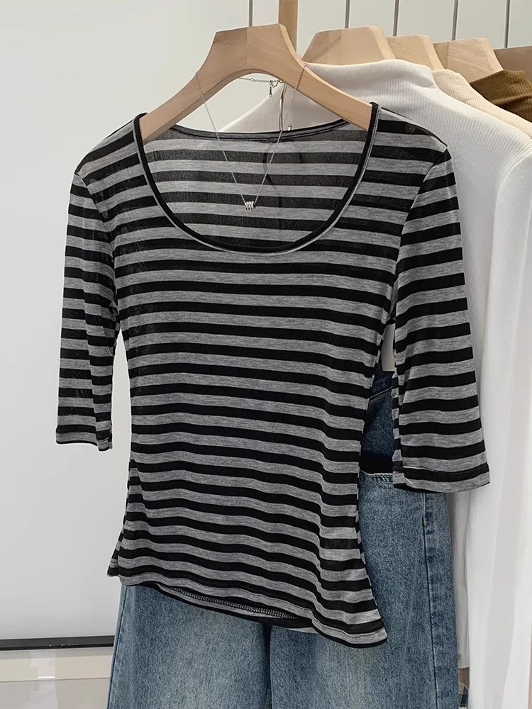 通勤風のTシャツ重ね着コーデで失敗しない方法は？