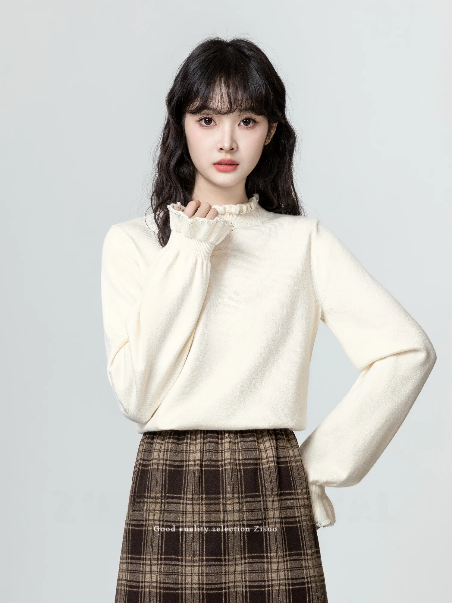 ハイネックインナー重ね着コーデの取り入れ方は？3選で女性の日常を軽やかに