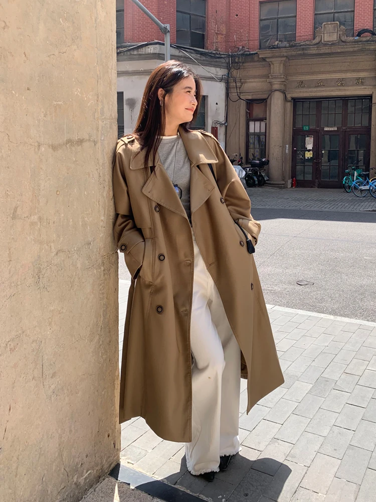 カラーデザインのトレンチコート【カーキ・秋用・中長丈】 大人可愛い服 40代コーデ
