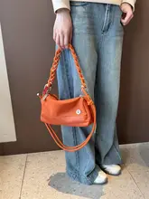 軽量で使い勝手抜群のショルダーバッグ【カジュアル・デザイン性のある小型・通勤対応】