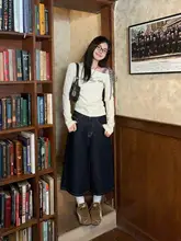花柄グレーの斜め肩デザインTシャツ【秋冬用・ロゴプリント・フィット感のある長袖】