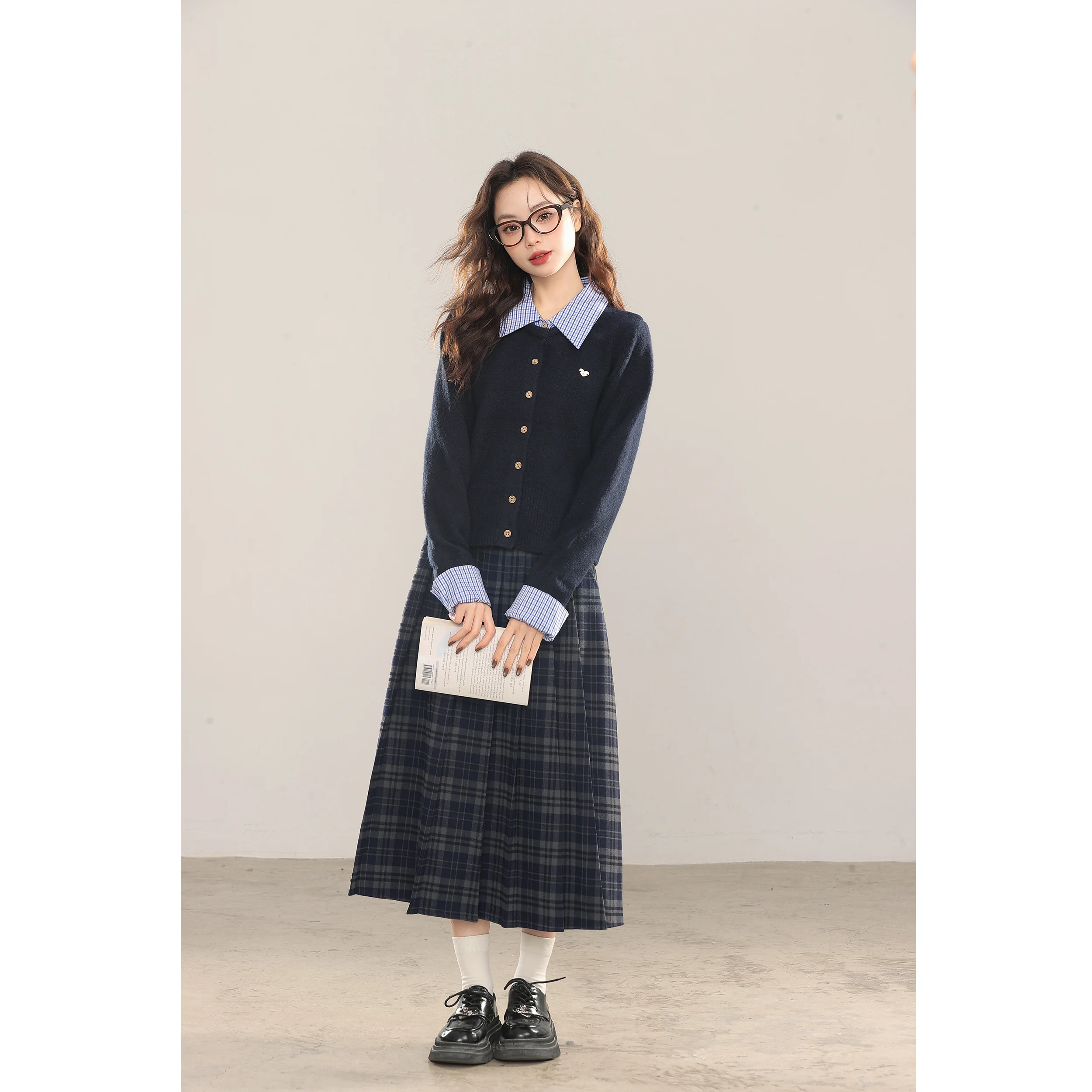 シャツとカーディガンの組み合わせで春に着るコーデをどうするか