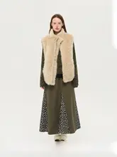 冬季お出かけに最適！二面使いのふわふわボアチェック柄ベスト