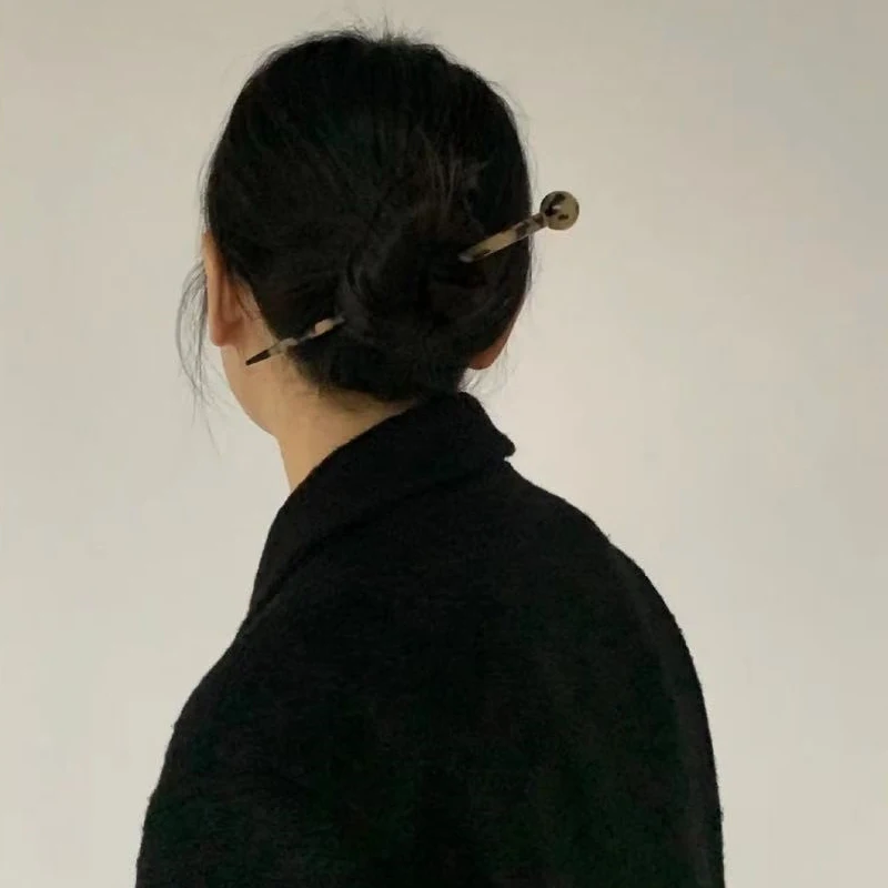 メタルバレッタを選ぶときに迷うなら、この1つのデザインが答えになる？