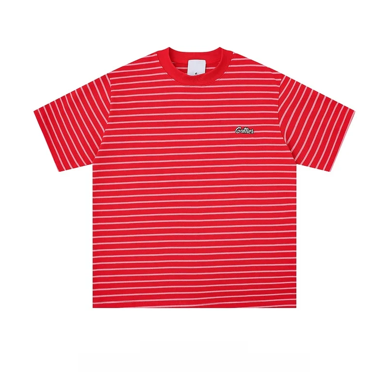Tシャツにジーンズを合わせるとき、どんなスタイルが自然で洗練された印象になるの？