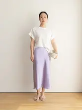 光沢のある高ウエストデザインのスカート【女性用・サテン・ストレート・春秋用】