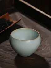 茶碗 主人 使用シーン 陶器 レトロ オープン 冷裂模様