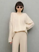 米杏色のVネック透かし編みニットトップス【春秋冬用・フレンチスタイル】